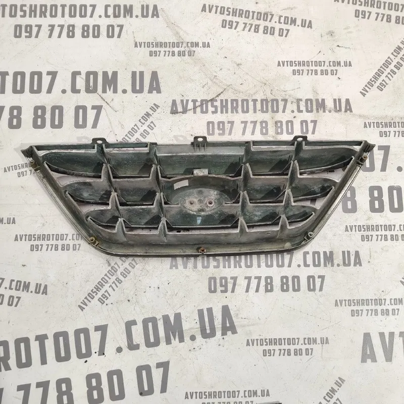 Решітка радіатора Hyundai Elantra 3 (00-06) 1.6 Бензин