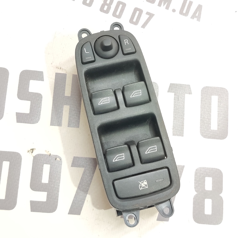 Блок склопідйомників Volvo V50 04-12 2.0D лівий OEM 30710787