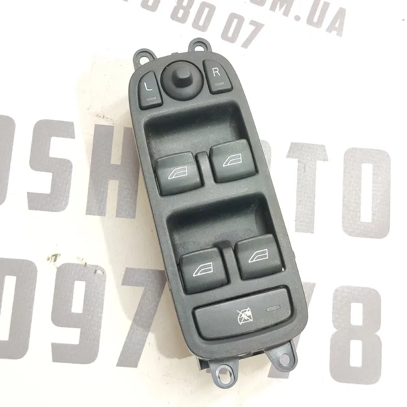 Блок склопідйомників Volvo V50 04-12 2.0D лівий OEM 30710787
