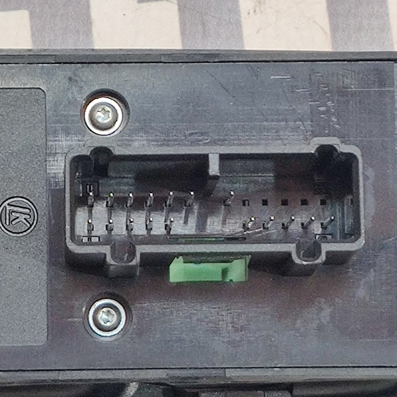 Блок склопідйомників Volvo V50 04-12 2.0D лівий OEM 30710787