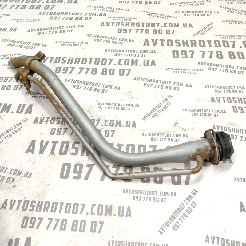 Горловина паливного бака Kia Sorento 1 02-09 2.5 CRDi права