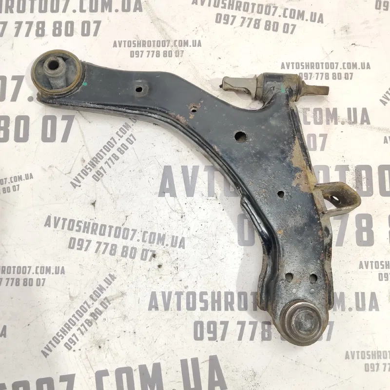 Ричаг Hyundai Elantra 3 (00-06) 1.6 Бензин передній лів нижн
