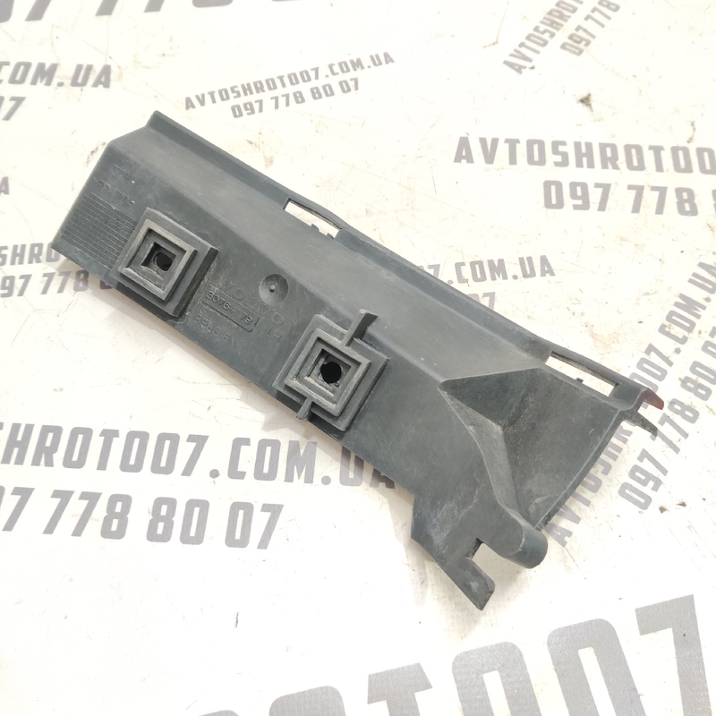 Кронштейн бампера Volvo V50 04-12 2.0D зад лів OEM 30764179