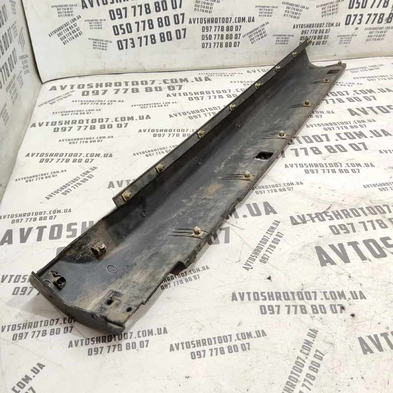 Накладка Kia Sorento 1 02-09 2.5 CRDi Пр.Ниж. OEM 877743e000