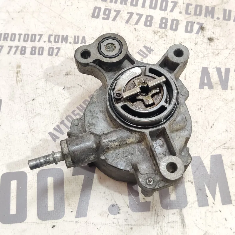 Насос вакуумний Volvo V50 (04-12) 2.0 Дизель D4204T