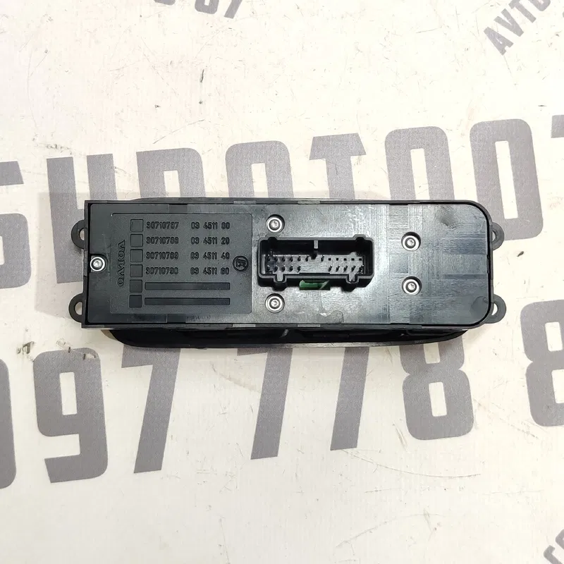 Блок склопідйомників Volvo V50 04-12 2.0D лівий OEM 30710787