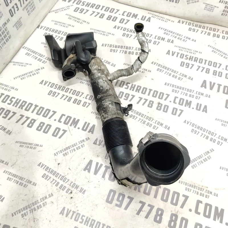 Патрубок повітряний Volvo V50 (04-12) 2.0D OEM 3m519a673h