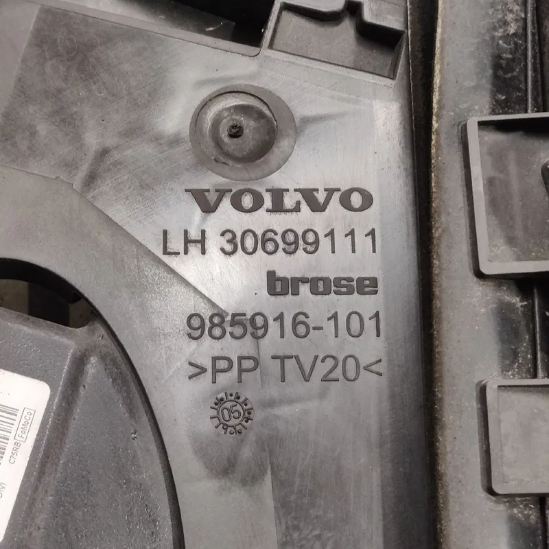 Замок дверей Volvo V50 04-12 2.0D задній лівий OEM 30699111