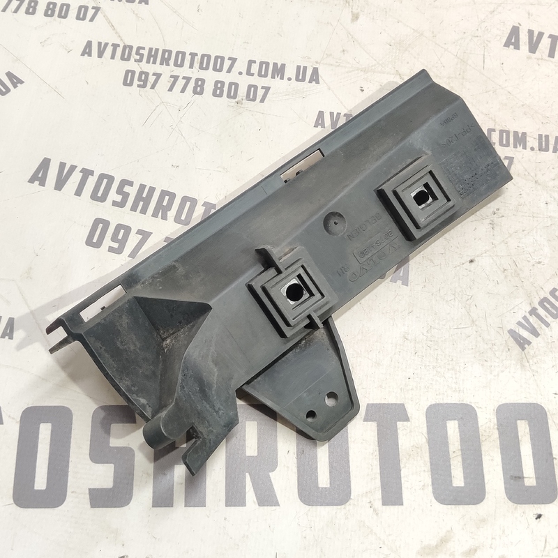 Кронштейн бампера Volvo V50 04-12 2.0D пр. зад. OEM 30764180