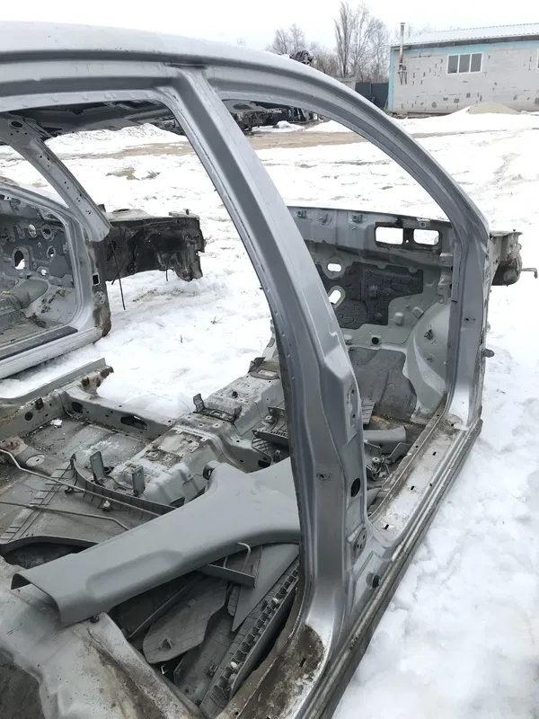Стійка центральна Kia Cerato 1 (04-09) 2.0 Бензин права