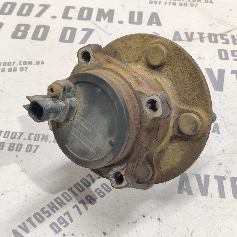Ступиця Volvo V50 (04-12) 2.0 Diesel задня ліва