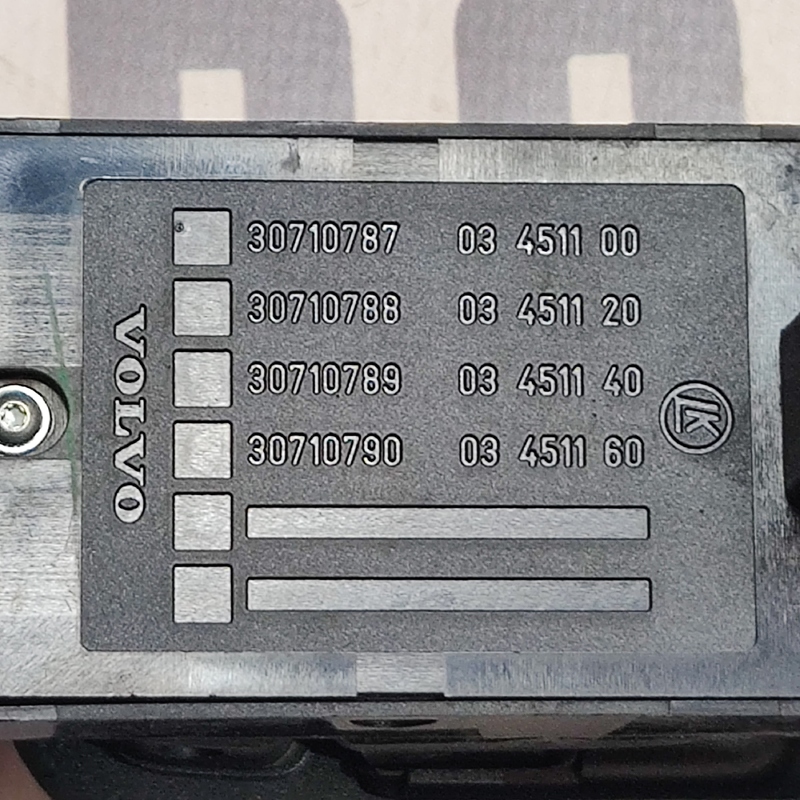 Блок склопідйомників Volvo V50 04-12 2.0D лівий OEM 30710787