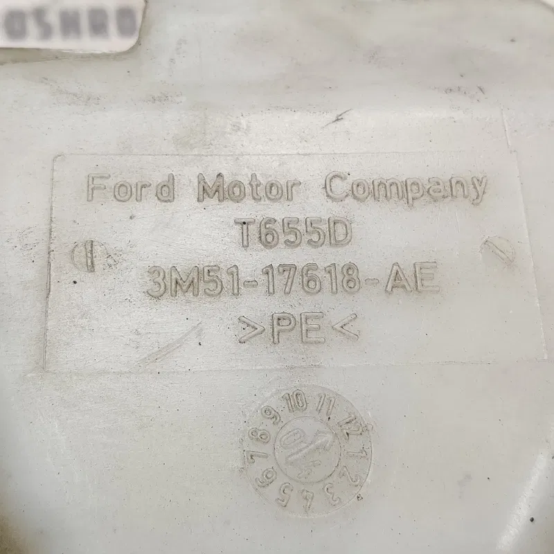 Бачок омивача Volvo V50 (04-12) 2.0D права OEM 3m5117618ae