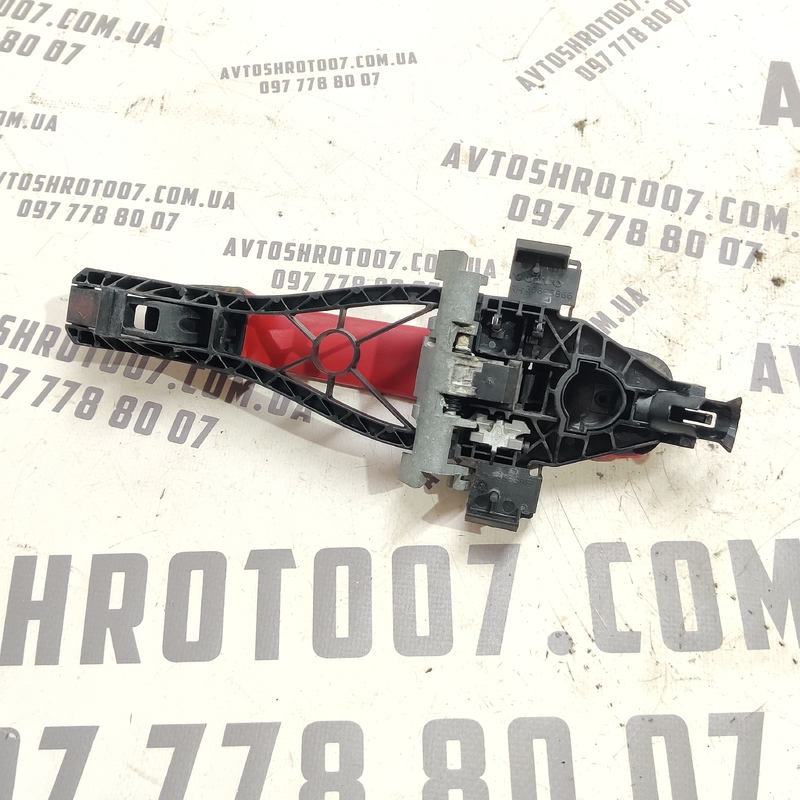 Ручка зовнішня Volvo V50 (04-12) 2.0D задня ліва 30663865