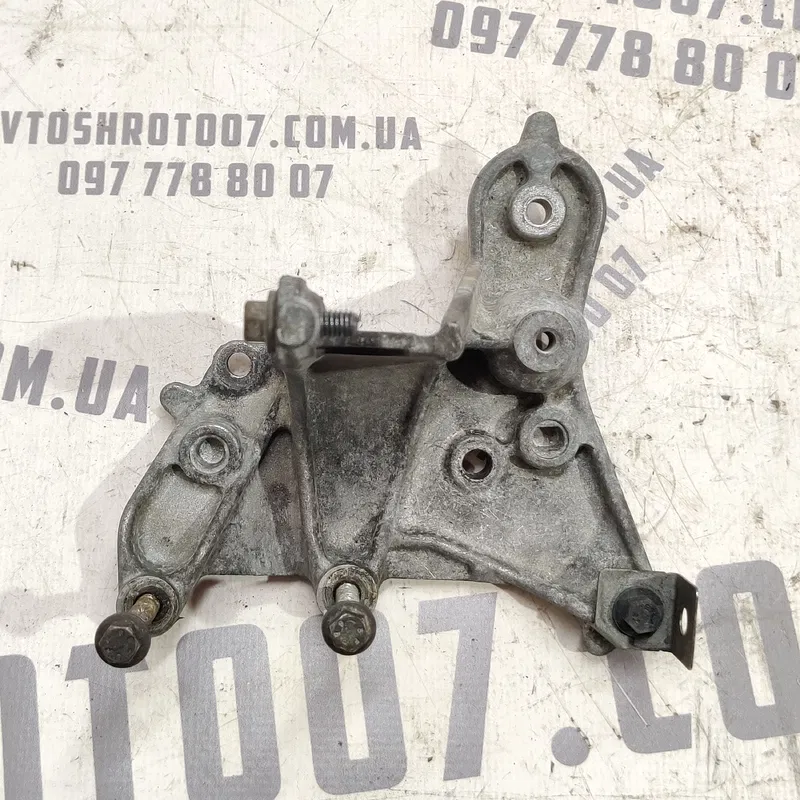 Кронштейн двигуна Volvo V50 (04-12) 2.0 Дизель 9648584680