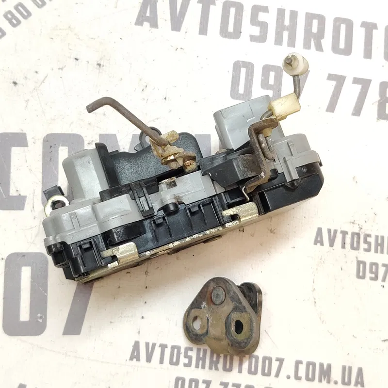 Замок дверей Peugeot 307 (01-08) 1.4 Бензин передній лівий