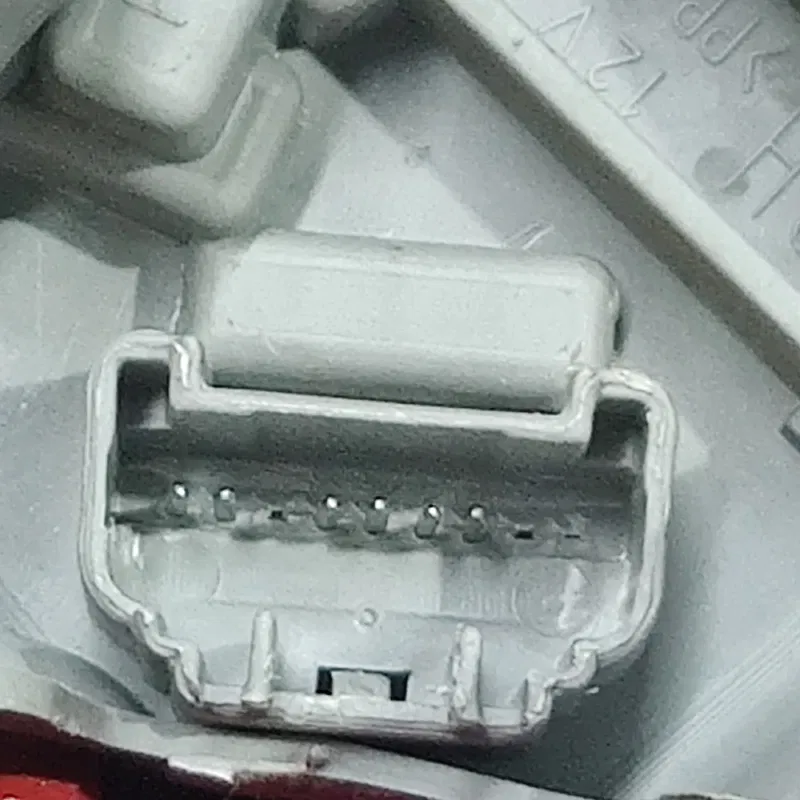 Ліхтар задній Toyota Auris 06-12 1.6Б Права OEM 8155002380