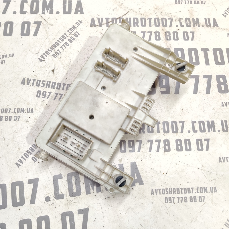 Блок запобіжників Volvo V50 (04-12) 2.0 Дизель OEM 8690719