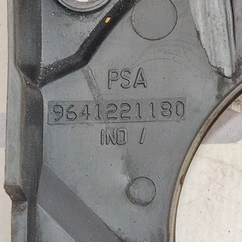 Кришка ременя ГРМ Peugeot 307 01-08 1.4 бенз OEM 9641221180