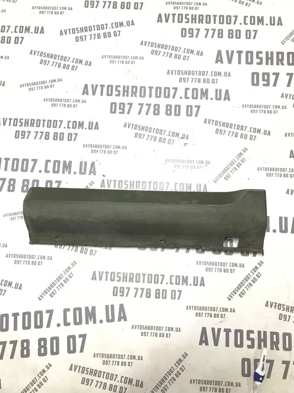 Накладка порога Kia Sorento 02-09 2.5D ліва задня 877753e000