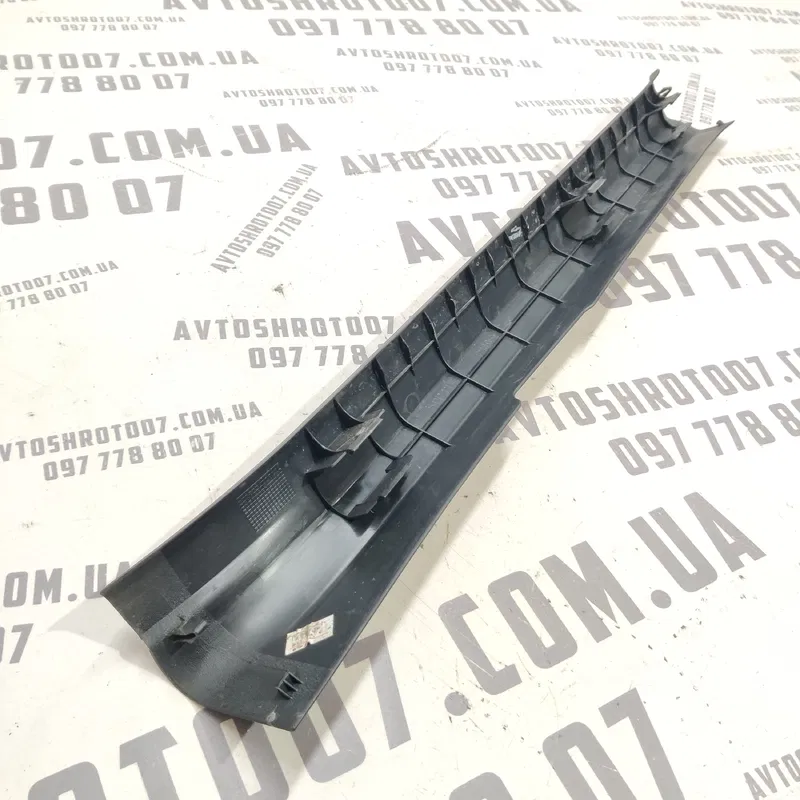 Накладка порога Toyota Auris (06-12) 1.6 внутр. перед. права