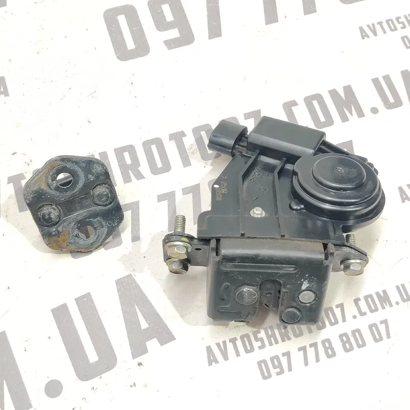 Замок багажника Toyota Auris (06-12) 1.6 1ZRFE Бензин задній