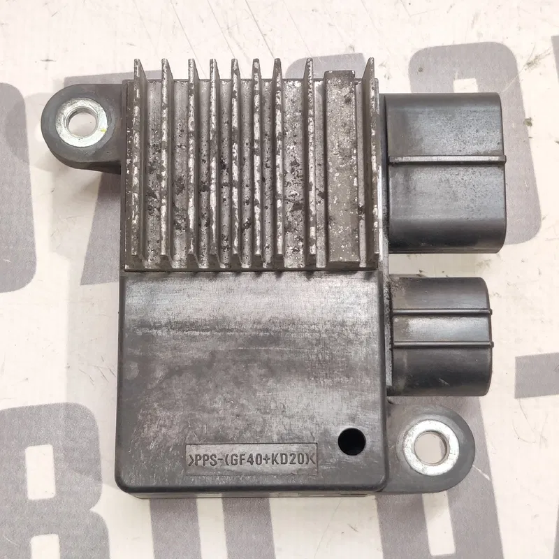 Блок вентилятора Toyota Auris 06-12 1.6 бенз OEM 8925712010