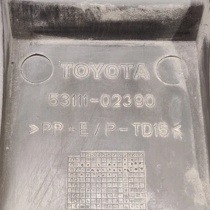 Решітка радіатора Toyota Auris (06-12) 1.6 перед 5311102390