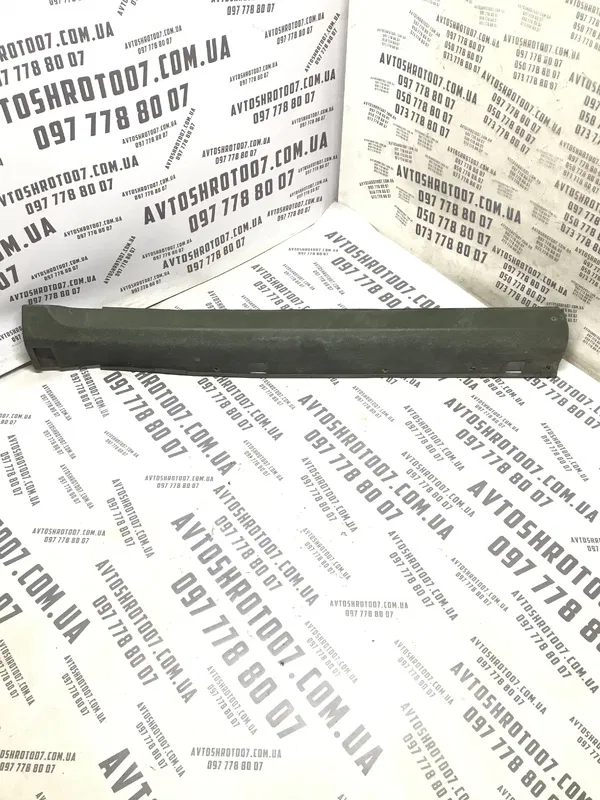 Накладка порога Kia Sorento (02-09) 2.5D ліва OEM 877733e000