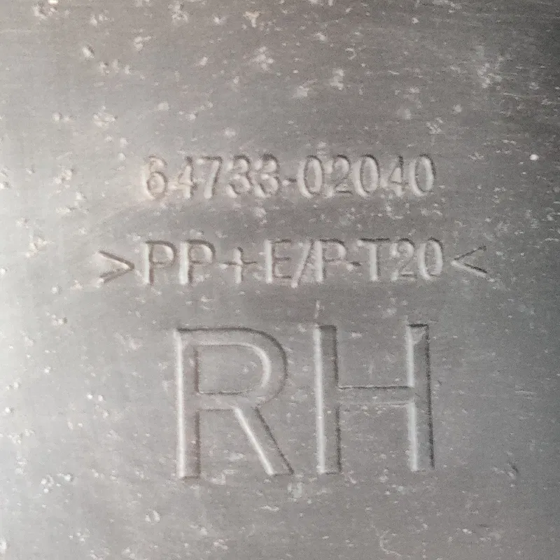 Пластик багажника Toyota Auris 06-12 1.6B права 06473302040
