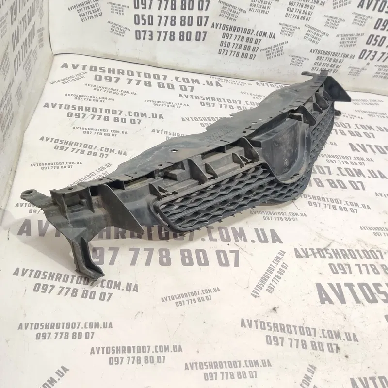 Решітка радіатора Toyota Auris (06-12) 1.6 перед 5311102390