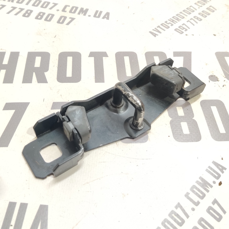 Петля кришки багажника Volvo V50 (04-12) 2.0 Diesel задня
