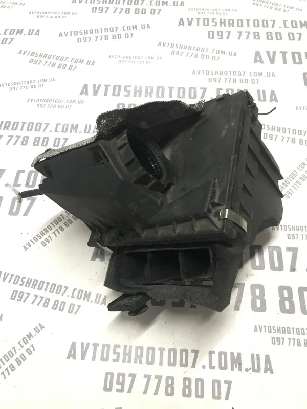 Корпус повітряного фільтра VW Passat B5+ (00-05) 1.9 Diesel