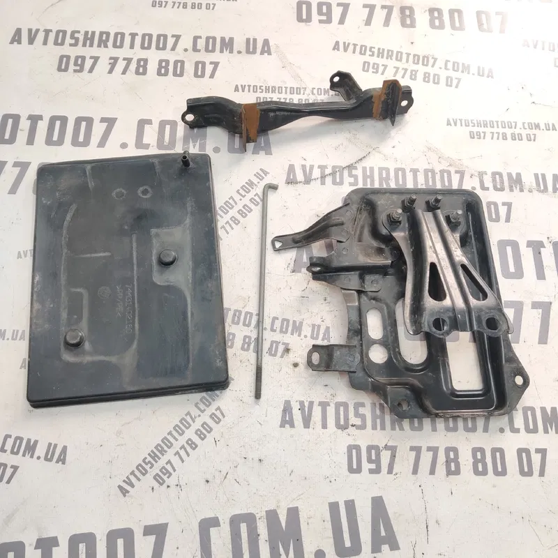 Кріплення АКБ Toyota Auris (06-12) 1.6 Бензин OEM 7443102160