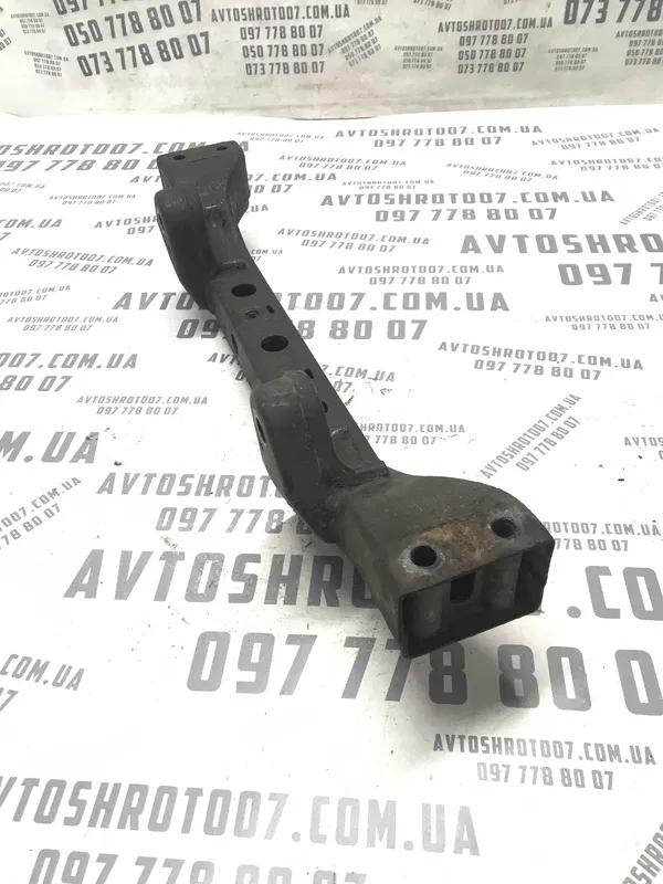 Кронштейн Kia Sorento 1 (02-09) 2.5 Diesel D4CB передній