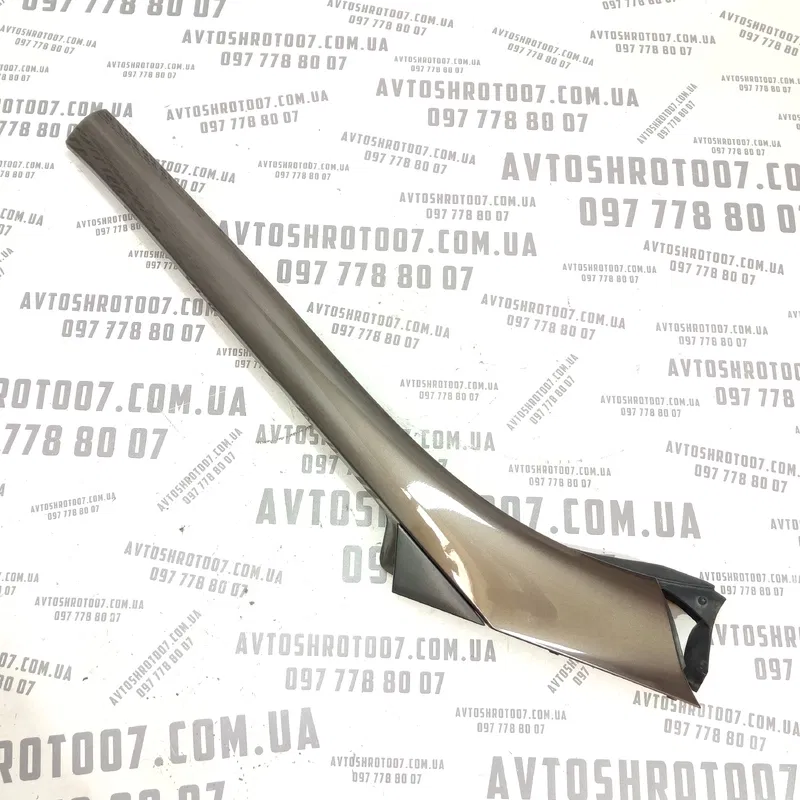 Накладка Renault Scenic 3 (09-16) 1.6D пр.в. OEM 768340002r