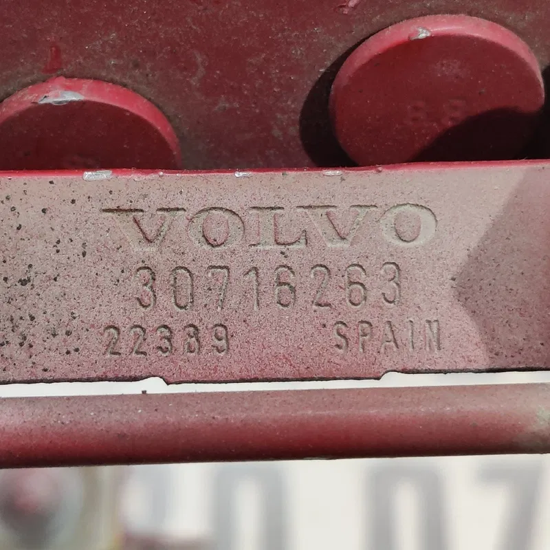 Завіса багажника Volvo V50 04-12 2.0D Верхня OEM 030716263
