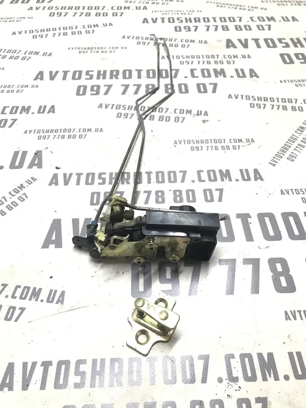 Замок дверей Chevrolet Tacuma (00-11) 2.0 Бензин лів. задній
