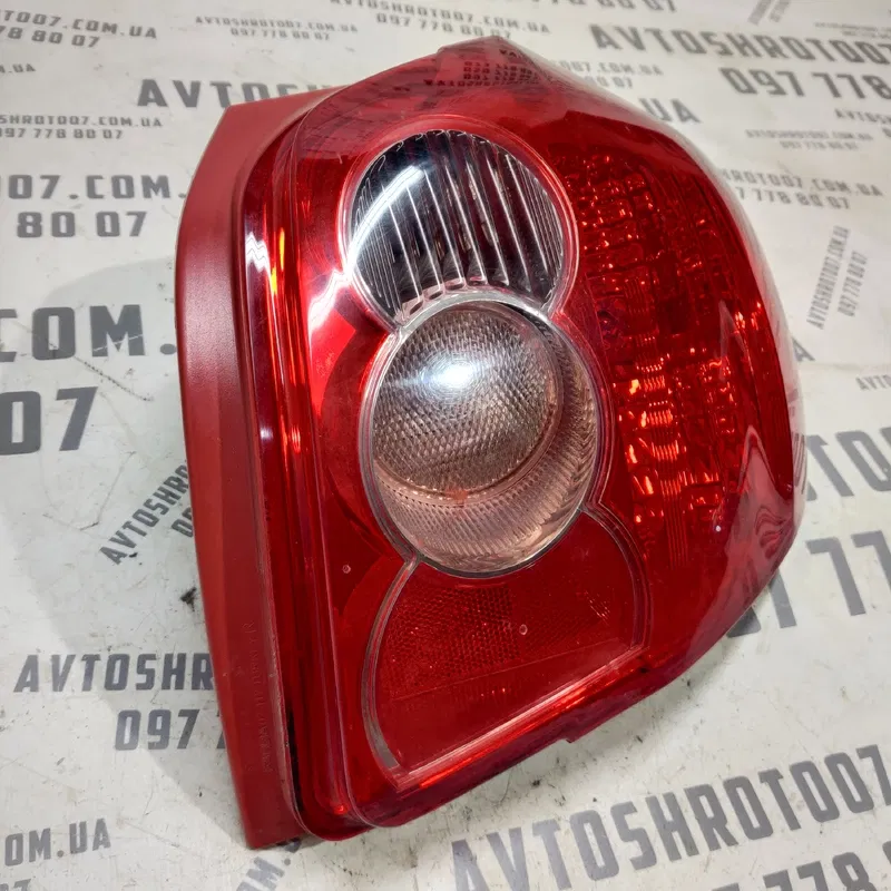 Ліхтар задній Toyota Auris 06-12 1.6Б Права OEM 8155002380