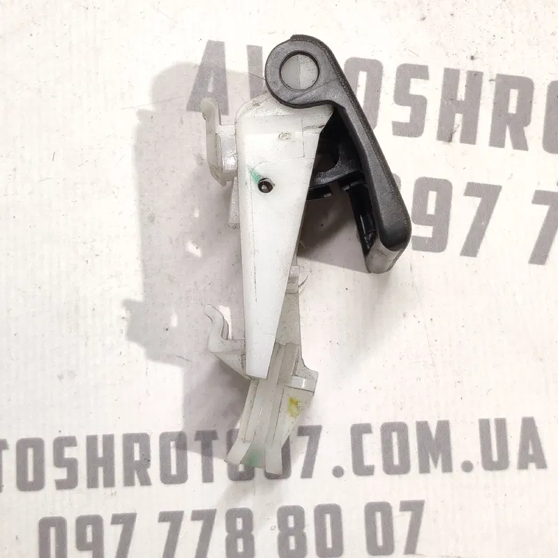 Ручка відкриття капоту Toyota Auris (06-12) 1.6 Бензин