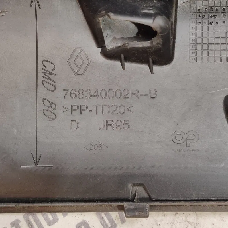 Накладка Renault Scenic 3 (09-16) 1.6D пр.в. OEM 768340002r