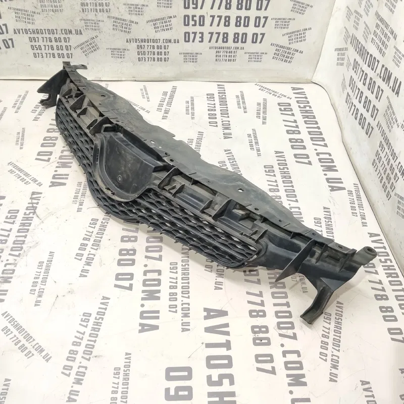 Решітка радіатора Toyota Auris (06-12) 1.6 перед 5311102390