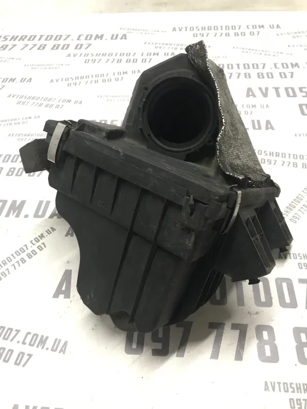 Корпус повітряного фільтра VW Passat B5+ (00-05) 1.9 Diesel