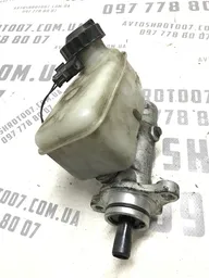 Головний тормозний циліндр Kia Sorento 1 (02-09) 2.5 Дизель фото 2