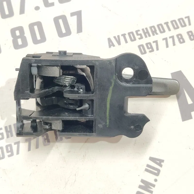 Ручка дверна внутр. Toyota Auris (06-12) 1.6 передня ліва