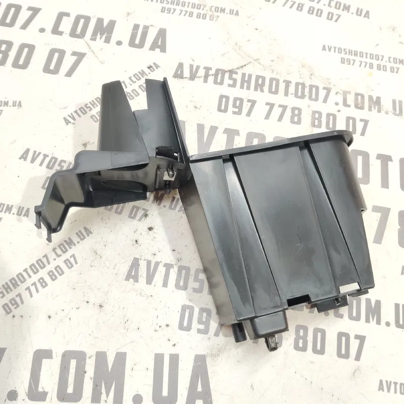 Накладка Renault Scenic 3 09-16 1.6d зад. л. OEM 849753307r