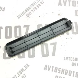 Накладка салону Toyota Auris (06-12) 1.6 Бенз OEM 5856902030 фото 2