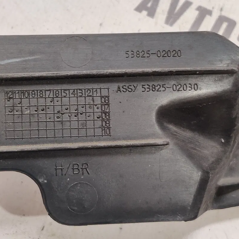 Накладка зовнішня Toyota Auris (06-12) 1.6 бенз перед. права