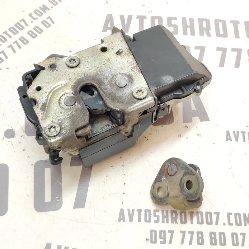 Замок дверей Peugeot 307 (01-08) 1.4 Бензин передній лівий