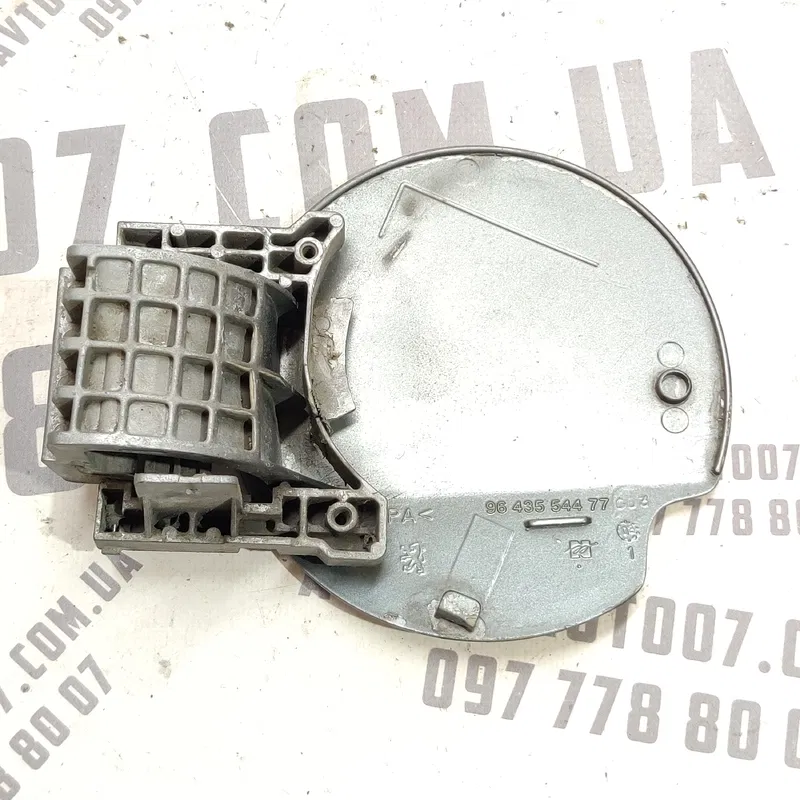 Лючок бака Peugeot 307 (01-08) 1.4 Бензин